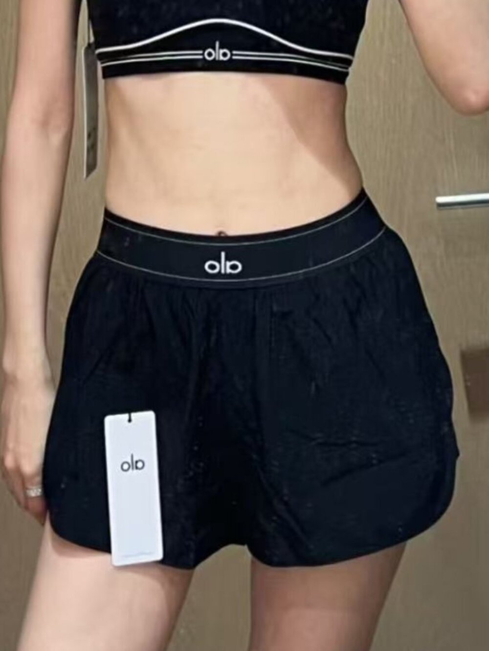 Brand new/NWT Alo Yogaπ€Match Point Short Black S